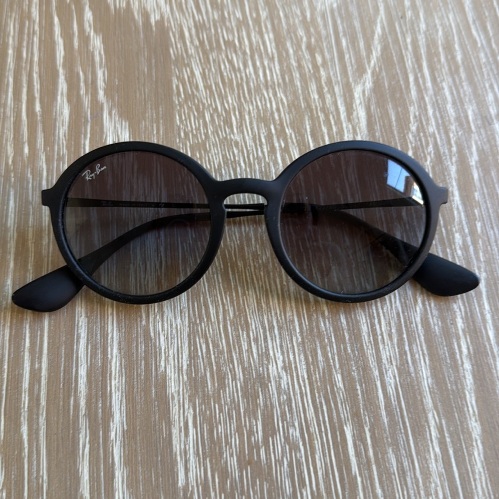 RayBan Round Matte Black Gradient Grey Sunglasses
